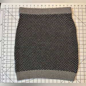NWOT One Grey Day Women’s Size Small Gray/Black Chevron Wool Blend Skirt